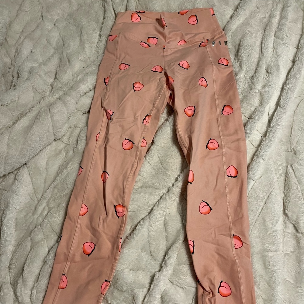 PINK- peach leggings🍑